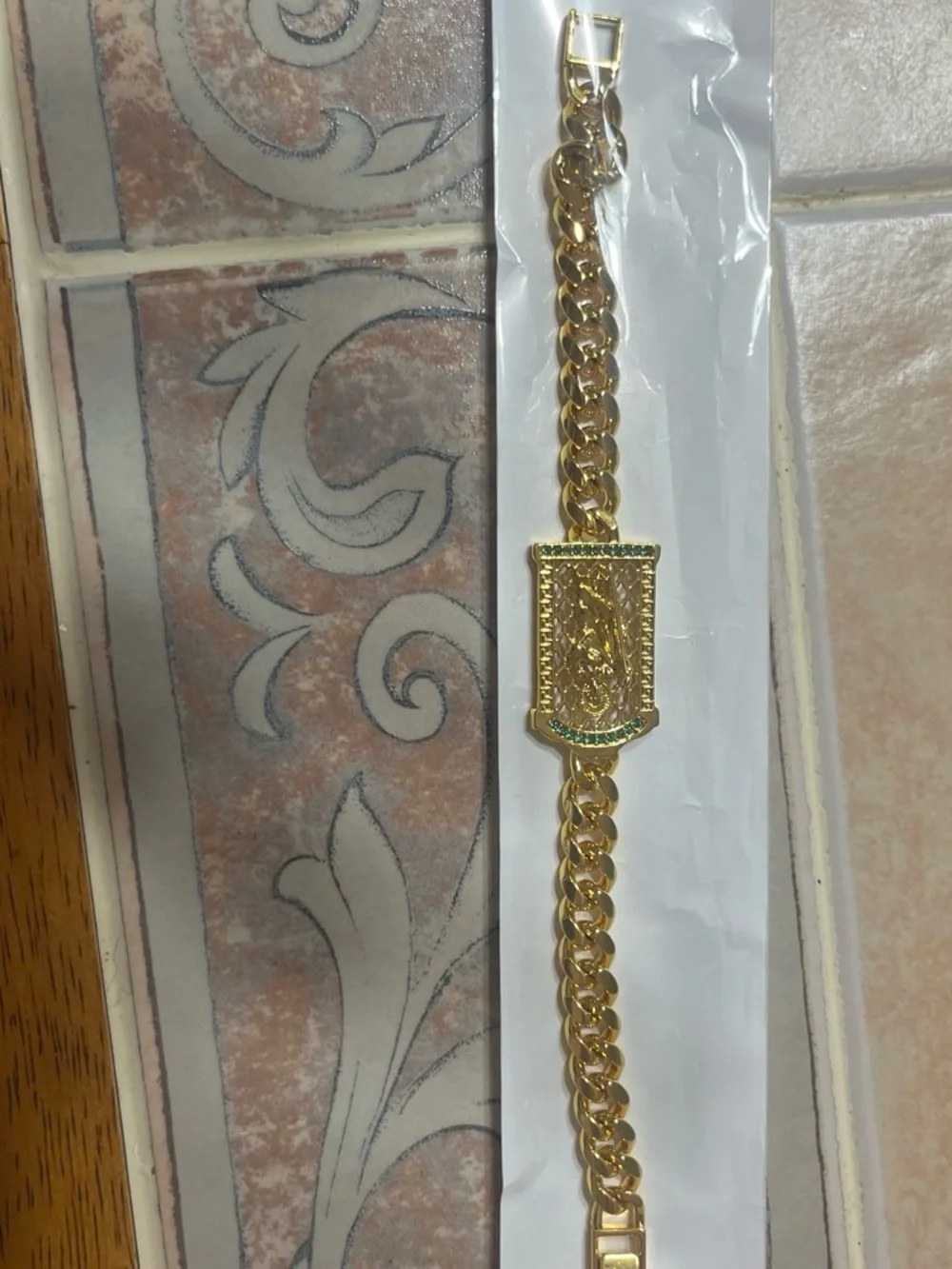 Shiny luxury Gold Chain Link Bracelet with Ornate Shield (clip on, 7 1/4inch)